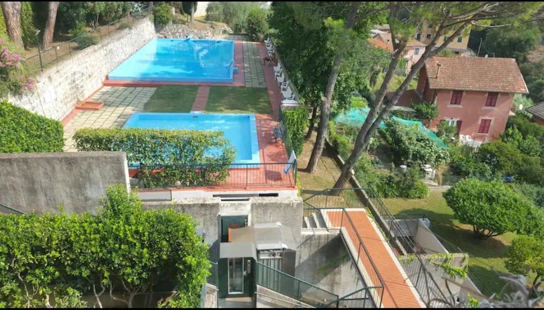 Camera Privata Nell'Appartamento In Zona Residenziale Con 2 Piscine Rapallo Bagian luar foto