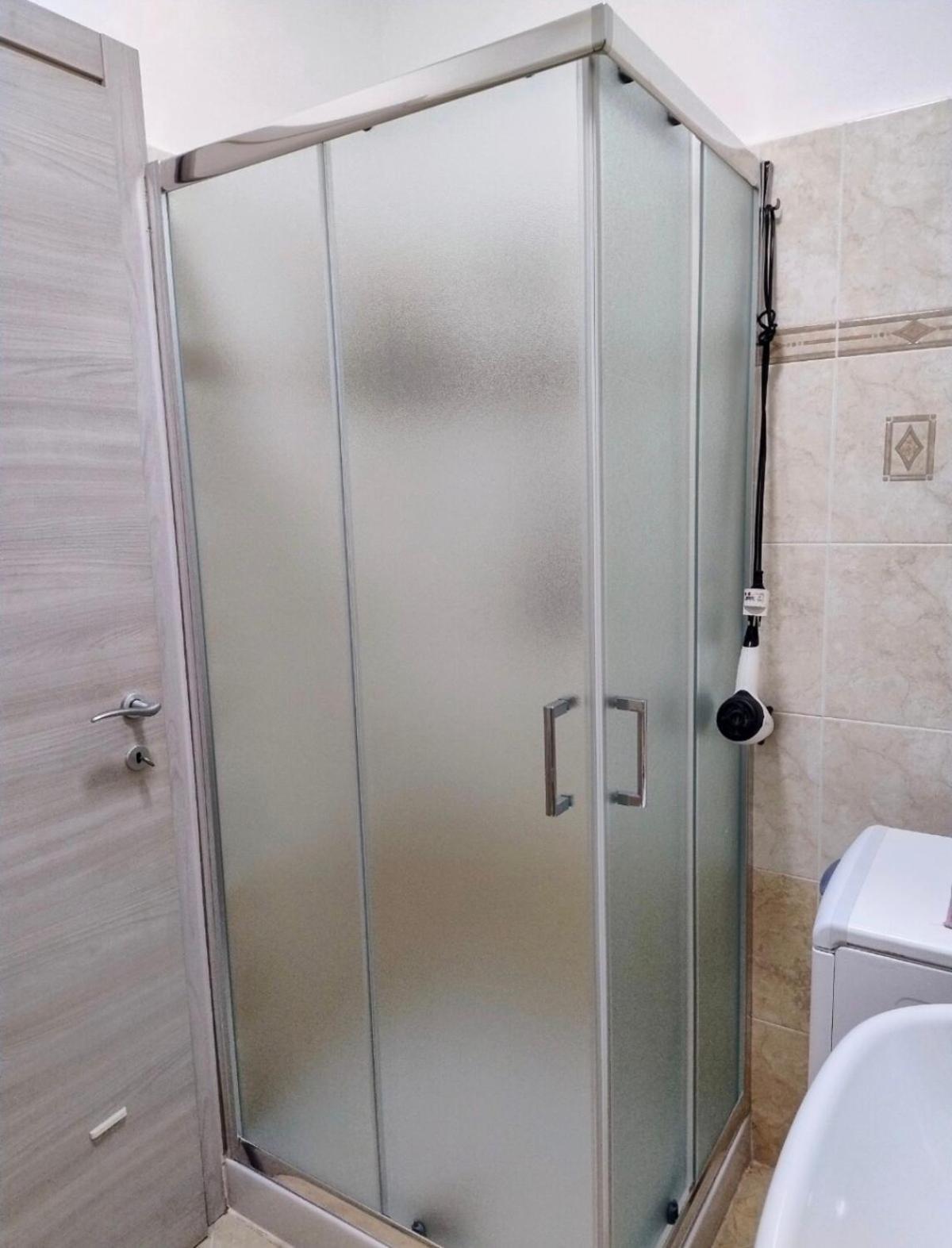 Camera Privata Nell'Appartamento In Zona Residenziale Con 2 Piscine Rapallo Bagian luar foto